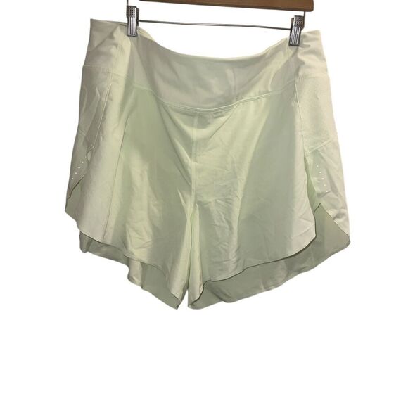 ✨ATHLETA RUN WITH IT 4.5" LIME SZ 2X SHORTS✨ - Picture 5 of 7